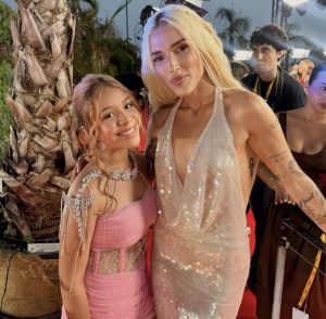 Anny deslumbra en la alfombra roja de los Premios Juventud 2026